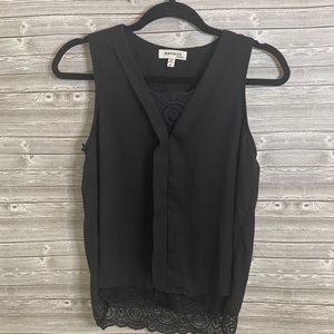 🐝 Monteau Black Tank with Lace Trim